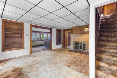 Bring your vision to this charming lakefront home on beautiful - photo 16