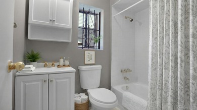 Fully renovated, modern appliances, beautiful, spacious - photo 18
