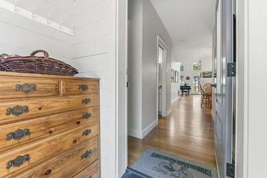 Impeccably built and immaculately maintained, this three bedroom - photo 22