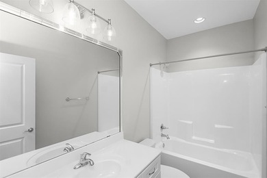 Welcome to Woodland Ridge! Built in 2022, this thoughtfully - photo 26
