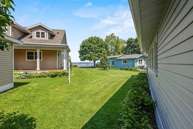 Bring your vision to this charming lakefront home on beautiful - photo 31