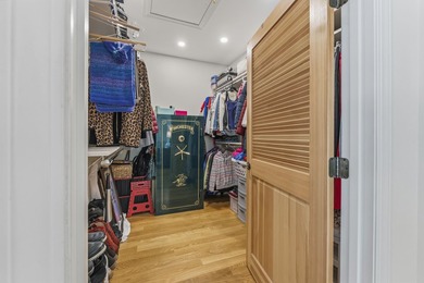 Impeccably built and immaculately maintained, this three bedroom - photo 42