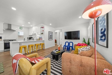 Welcome to 3037 Pacific Avenue, a design-forward Mid-Century - photo 4