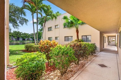 Welcome to easy living in the highly sought-after 55+ community - photo 3