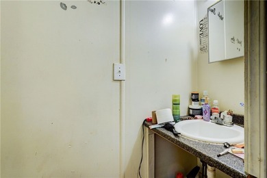 Great investment opportunity for shrewd investors or possible - photo 12