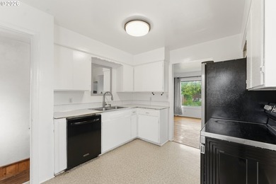 Charming home offering 2 bedrooms, 1 bathroom, and 1,536 square - photo 20
