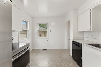 Charming home offering 2 bedrooms, 1 bathroom, and 1,536 square - photo 22