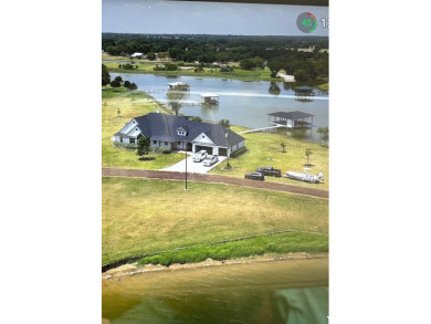 Lakehouse on PRIVATE PENINSULA - photo 2