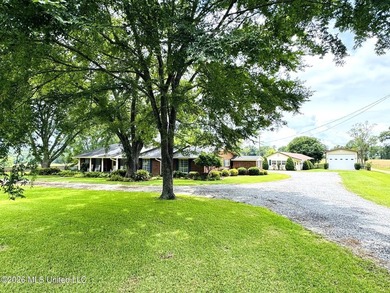 Discover peaceful country living in the heart of the Gillsburg - photo 1