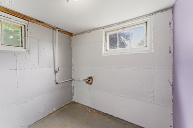 Charming home offering 2 bedrooms, 1 bathroom, and 1,536 square - photo 31