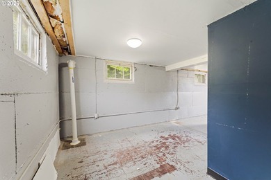 Charming home offering 2 bedrooms, 1 bathroom, and 1,536 square - photo 33