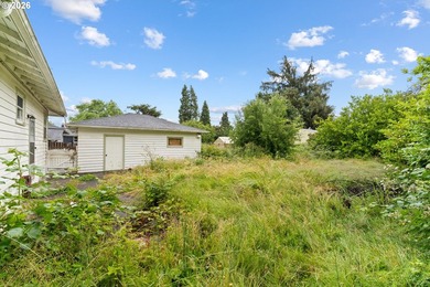 Charming home offering 2 bedrooms, 1 bathroom, and 1,536 square - photo 36