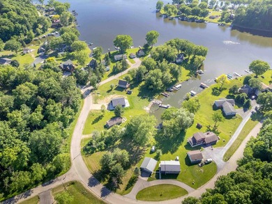 Level, easy-to-build lot on Lake Redstone with valuable - photo 11