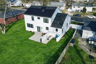 Introducing a meticulously renovated and fully remodeled luxury - photo 2