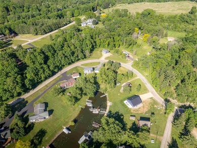 Level, easy-to-build lot on Lake Redstone with valuable - photo 12
