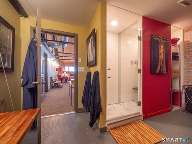 A remarkable opportunity for someone who values dramatic space - photo 16