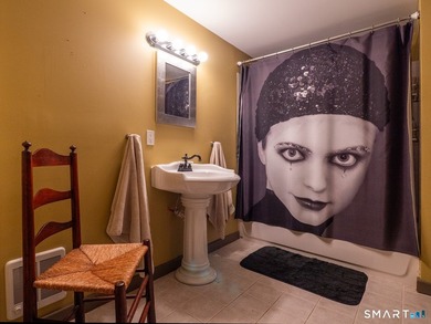 A remarkable opportunity for someone who values dramatic space - photo 20