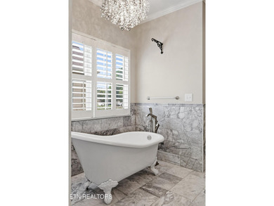 HIGHLY MOTIVATED SELLER! Move-in ready and meticulously - photo 30