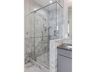 HIGHLY MOTIVATED SELLER! Move-in ready and meticulously - photo 31