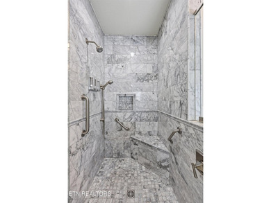 HIGHLY MOTIVATED SELLER! Move-in ready and meticulously - photo 32