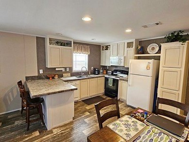 Possibilities ENDLESS!!! This unique property on 4 lots with - photo 5