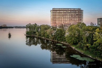 Lake Home For Sale in Laval (Chomedey),