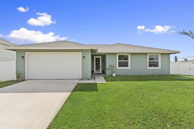 Welcome to this beautifully maintained 3-bedroom, 2-bathroom - photo 1