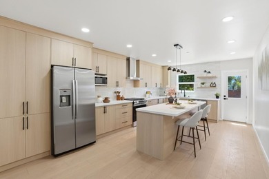 A rare opportunity to own a completely designed single-family - photo 2