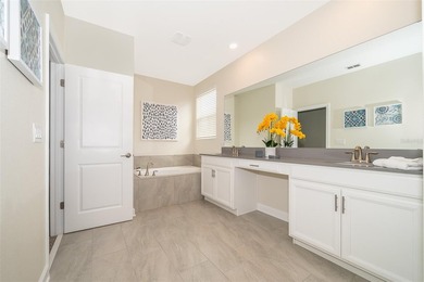 Beautiful 5-bedroom, 5-bathroom vacation home featuring two - photo 15
