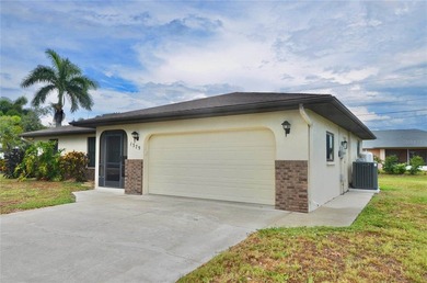 Virtually Staged. Desirable South Venice Home! This thoughtful 3 - photo 37