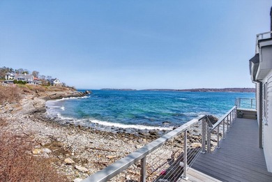 Perched like the prow of a ship with panoramic waterfront vistas - photo 4