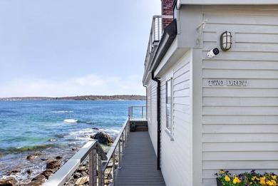 Perched like the prow of a ship with panoramic waterfront vistas - photo 5