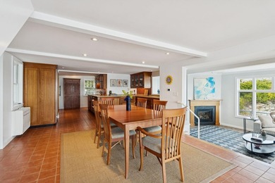 Perched like the prow of a ship with panoramic waterfront vistas - photo 9
