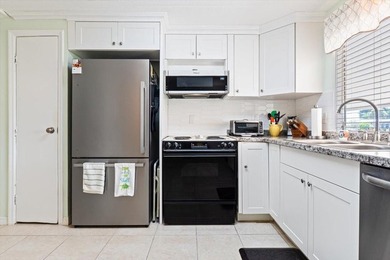 Welcome to this charming manufactured home located in Highland - photo 9
