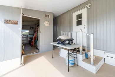 Welcome to this charming manufactured home located in Highland - photo 10