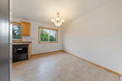 Looking for a move-in-ready end-unit townhome! Look no - photo 25