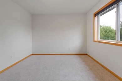 Looking for a move-in-ready end-unit townhome! Look no - photo 28
