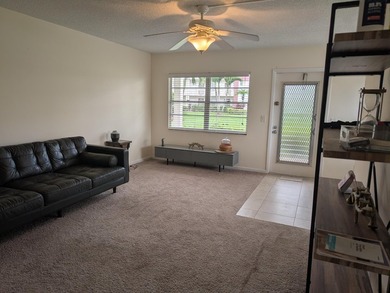 Bright ground-floor corner unit, partially furnished, featuring - photo 2