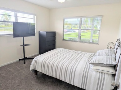 Bright ground-floor corner unit, partially furnished, featuring - photo 5