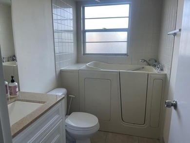 Bright ground-floor corner unit, partially furnished, featuring - photo 6