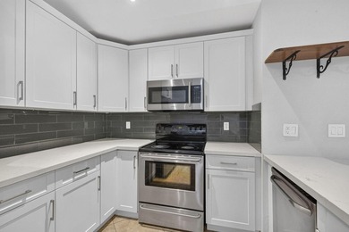 Beautifully updated and move-in ready, this charming villa is - photo 4