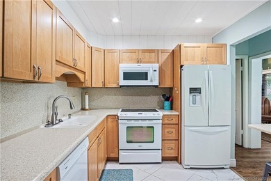 This beautifully furnished 2/2 condo is turnkey ready for - photo 12