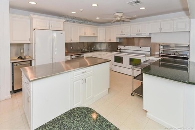 This beautifully furnished 2/2 condo is turnkey ready for - photo 27