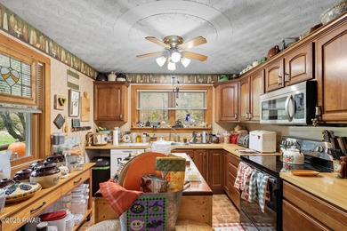 **MOTIVATED SELLERS** Welcome to this cozy 3-bedroom, 1-bathroom