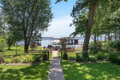 Welcome to your waterfront retreat on Cedar Creek Lake in the - photo 2