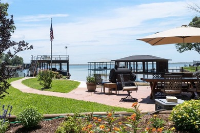 Welcome to your waterfront retreat on Cedar Creek Lake in the - photo 3