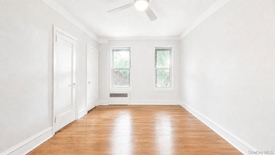 Prime location in the heart of Forest Hills-this move-in ready - photo 11