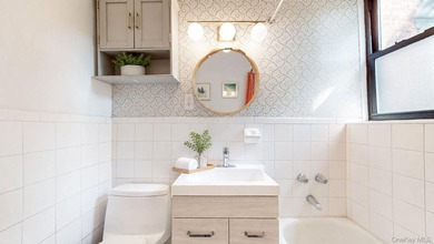 Prime location in the heart of Forest Hills-this move-in ready - photo 14