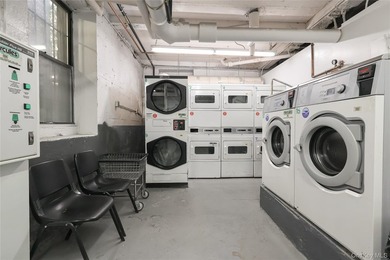 Prime location in the heart of Forest Hills-this move-in ready - photo 15