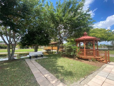 Welcome to your dream home! Fully remodeled 2/2 villa, in the - photo 19